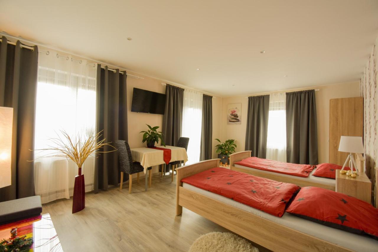 Mainzimmer - Business Apartments Hasloch  Luaran gambar