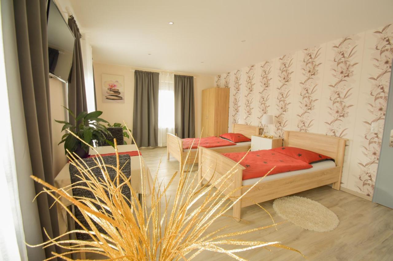 Mainzimmer - Business Apartments Hasloch  Luaran gambar