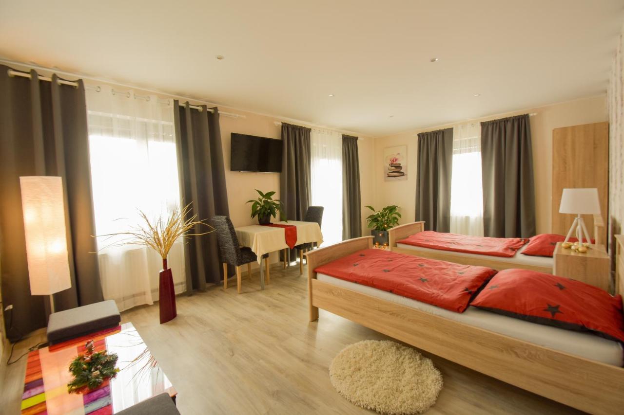 Mainzimmer - Business Apartments Hasloch  Luaran gambar