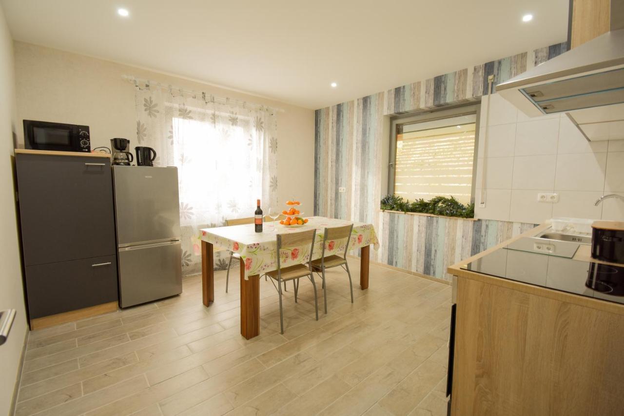 Mainzimmer - Business Apartments Hasloch  Luaran gambar