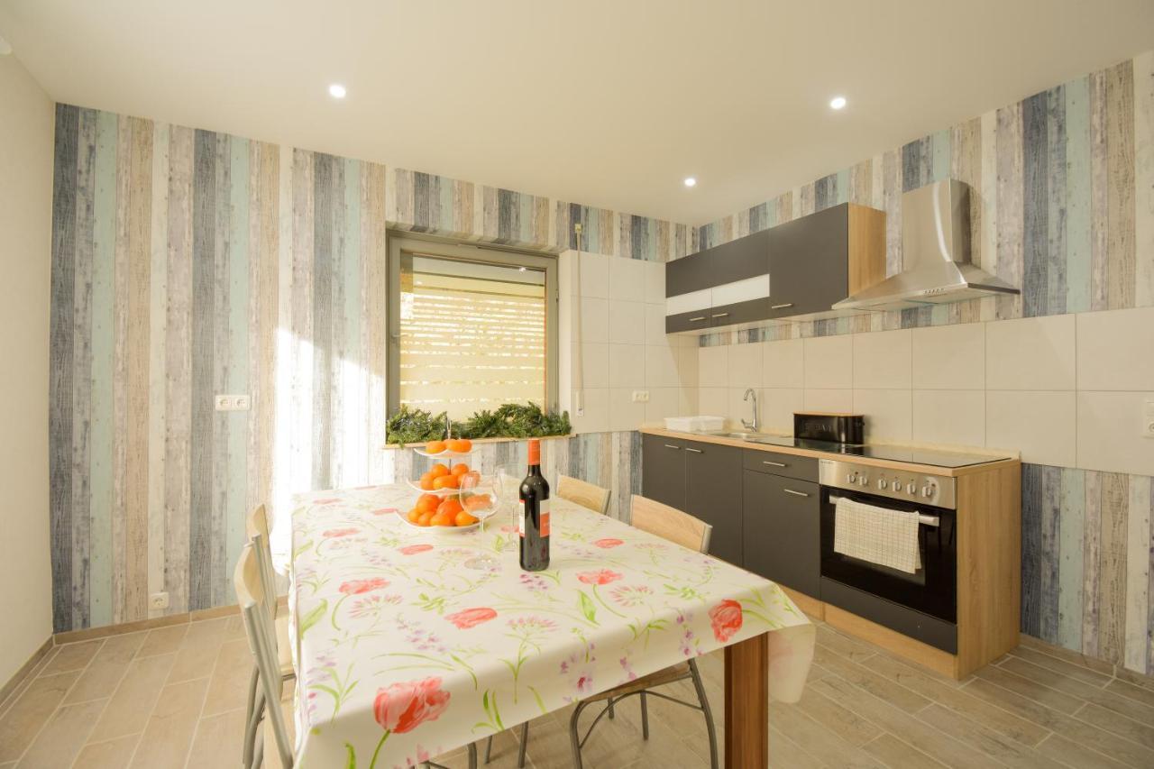 Mainzimmer - Business Apartments Hasloch  Luaran gambar